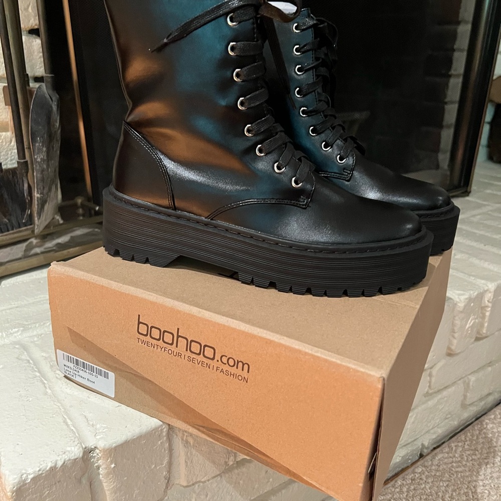 NWT Boohoo combat boots